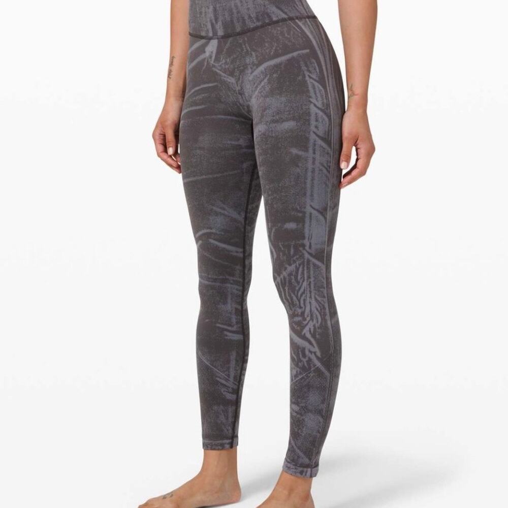 Lululemon Ebb to Street Tight Stone Wash
Graphite Grey Sz 0 Athletic